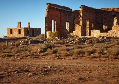 Part of the Exchange hotel, with the Post Office in the background