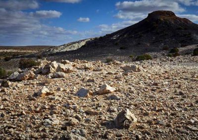 Farina Lakes country - White quartzite and black basalt